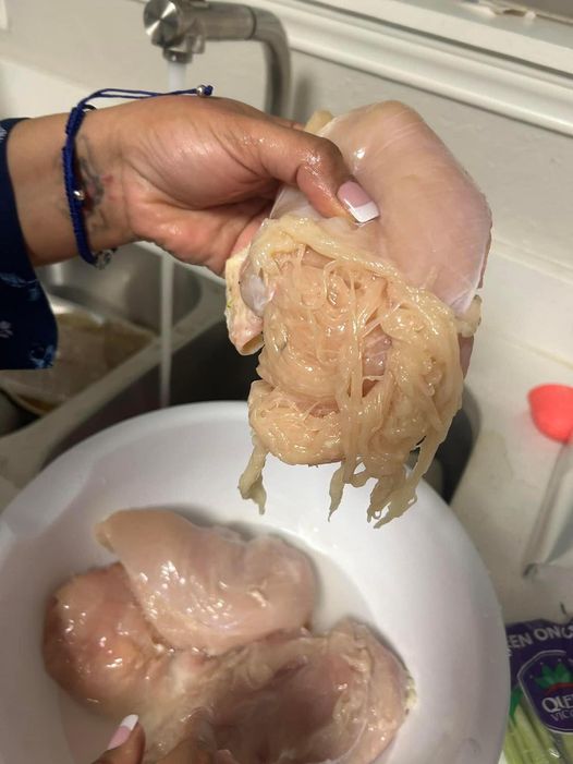 a picture of a chicken breast that cooks pasta well