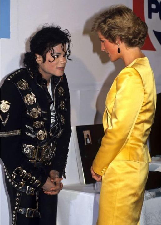 The photographer recognized he had captured something unique after taking this picture: Behind the scenes of Diana and Michael Jackson’s connection