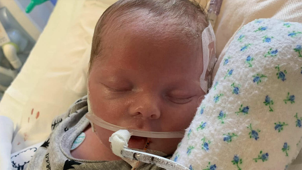 Parents say goodbye to their newborn as life support is switched off, then he starts breathing immediately