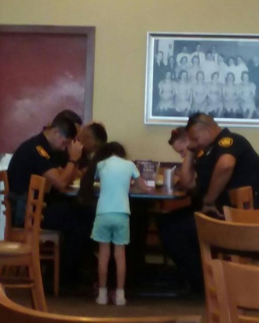 A YOUNG GIRL SAID A PRAYER AT DINNER—HOURS LATER, HER WORDS BECAME UNSETTLINGLY PROPHETIC