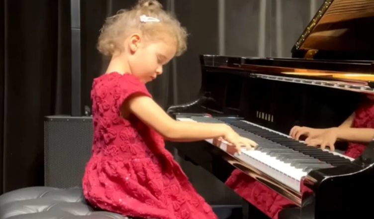 “This 4-Year-Old Piano Prodigy’s Beethoven Performance Left Everyone in Awe”