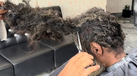 Homeless Man Gets Incredible Makeover After 3 Years Without a Haircut or Hair Wash…