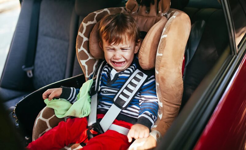 A young man saved a child locked inside a car by breaking the window — but instead of gratitude, the…
