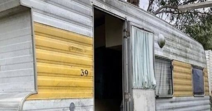 Generous Strangers Gift Homeless Woman an Old Trailer, and She Transforms It into a Cozy Home
