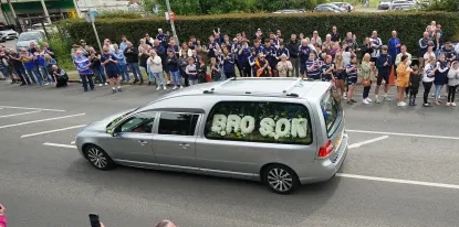 GOODBYE LEGEND The beloved star has died, leaving the world in shock. Fans from all over have gathered to say their final goodbyes.