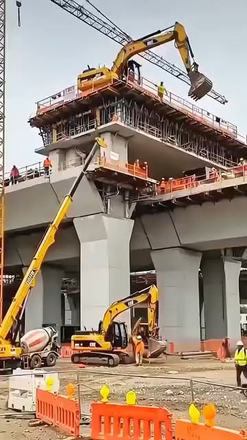 JUST NOW IN NEW YORK: $500M SHOPPING MALL COLLAPSES! Just in 5 minut ago… See more